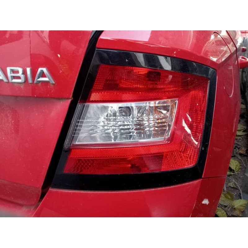 Recambio de piloto trasero derecho para skoda fabia ambition referencia OEM IAM - Rojo