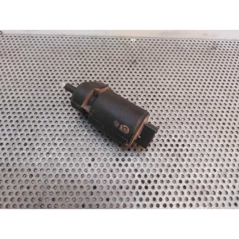 Recambio de bomba limpia para renault express 1.2 referencia OEM IAM - Blanco