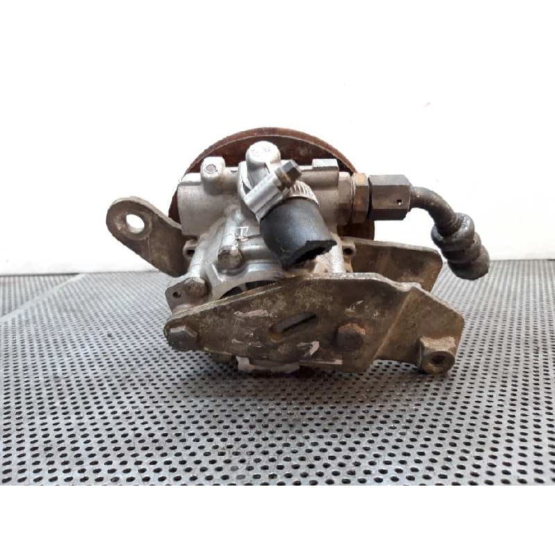 Recambio de bomba direccion para nissan atleon 110 referencia OEM IAM - Blanco 2