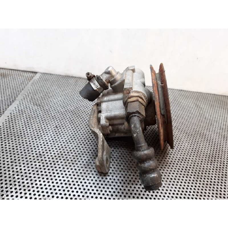 Recambio de bomba direccion para nissan atleon 110 referencia OEM IAM - Blanco 4