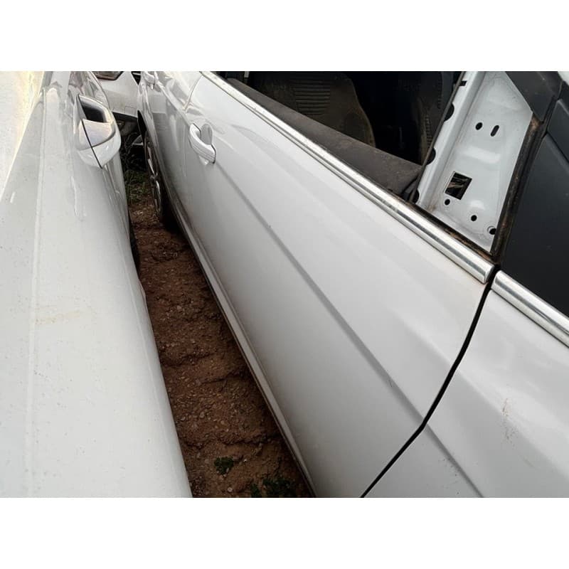 Recambio de puerta delantera derecha para ford focus lim. referencia OEM IAM - Blanco