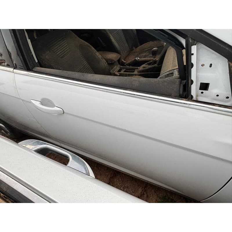 Recambio de puerta delantera derecha para ford focus lim. referencia OEM IAM - Blanco 2