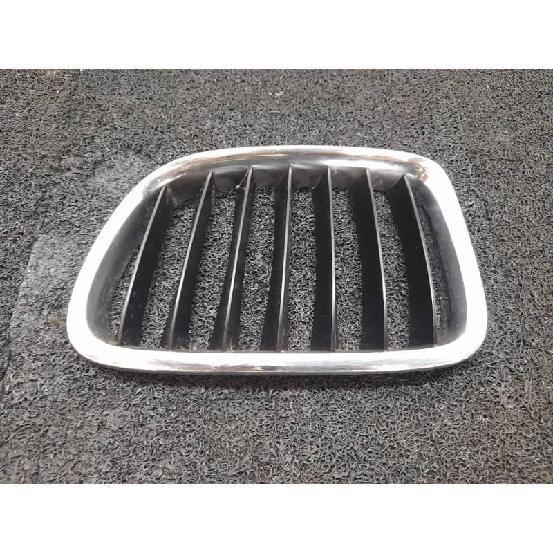Recambio de rejilla delantera para bmw x1 (e84) sdrive 18d referencia OEM IAM - Negro