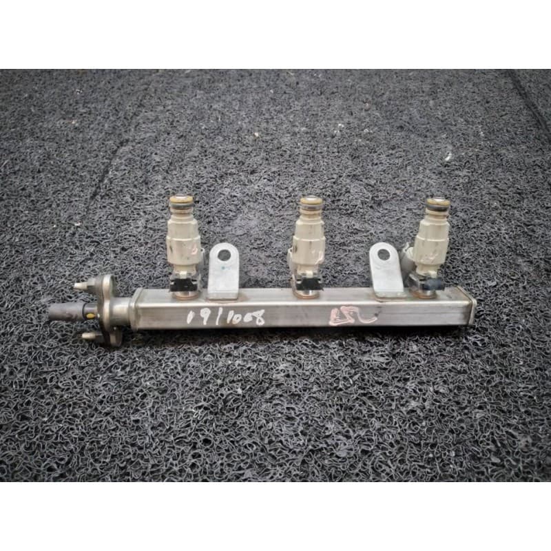 Recambio de rampa inyectora para kia picanto concept referencia OEM IAM 55215 - Blanco