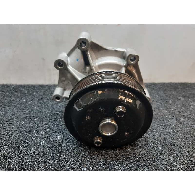 Recambio de bomba agua para kia sorento 2.5 crdi ex referencia OEM IAM - Gris