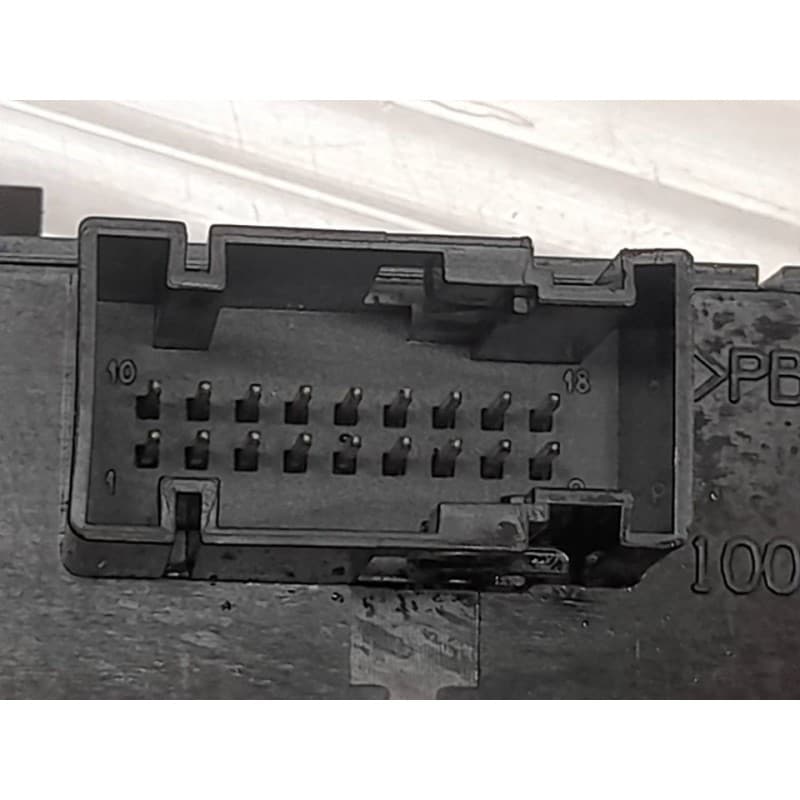 Recambio de warning para peugeot 5008 sport pack referencia OEM IAM 96638426XT 2