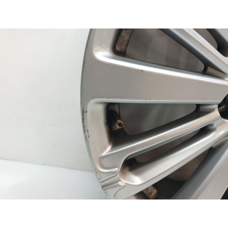Recambio de llanta para peugeot 208 style referencia OEM IAM 9808137577 - Blanco 2
