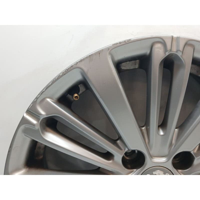 Recambio de llanta para peugeot 208 style referencia OEM IAM 9808137577 - Blanco 2