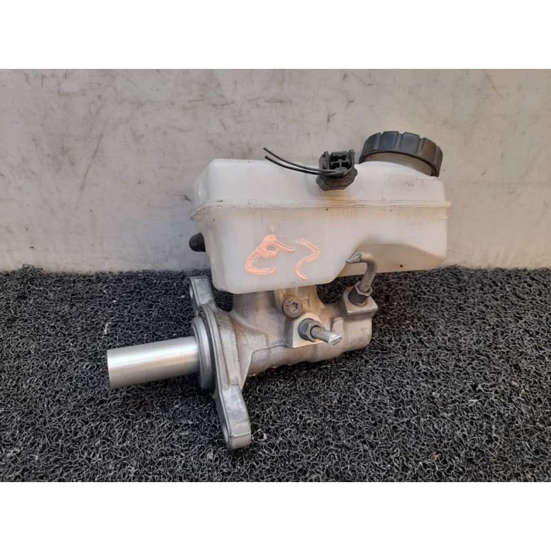 Recambio de bomba freno para dacia duster ambiance 4x4 referencia OEM IAM - Blanco