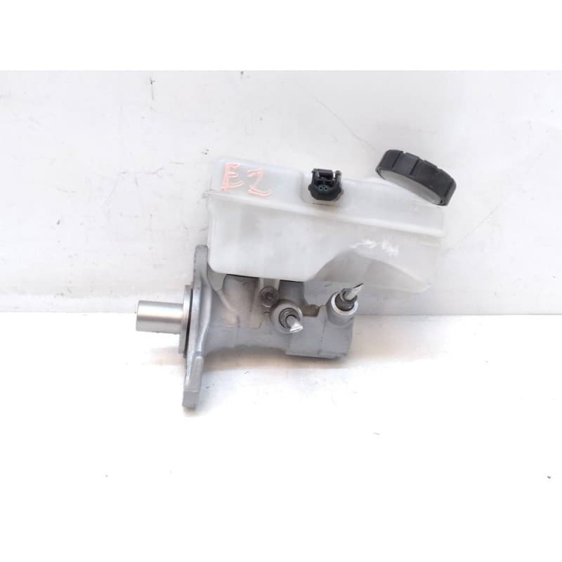 Recambio de bomba freno para dacia sandero stepway referencia OEM IAM 8304 - Azul