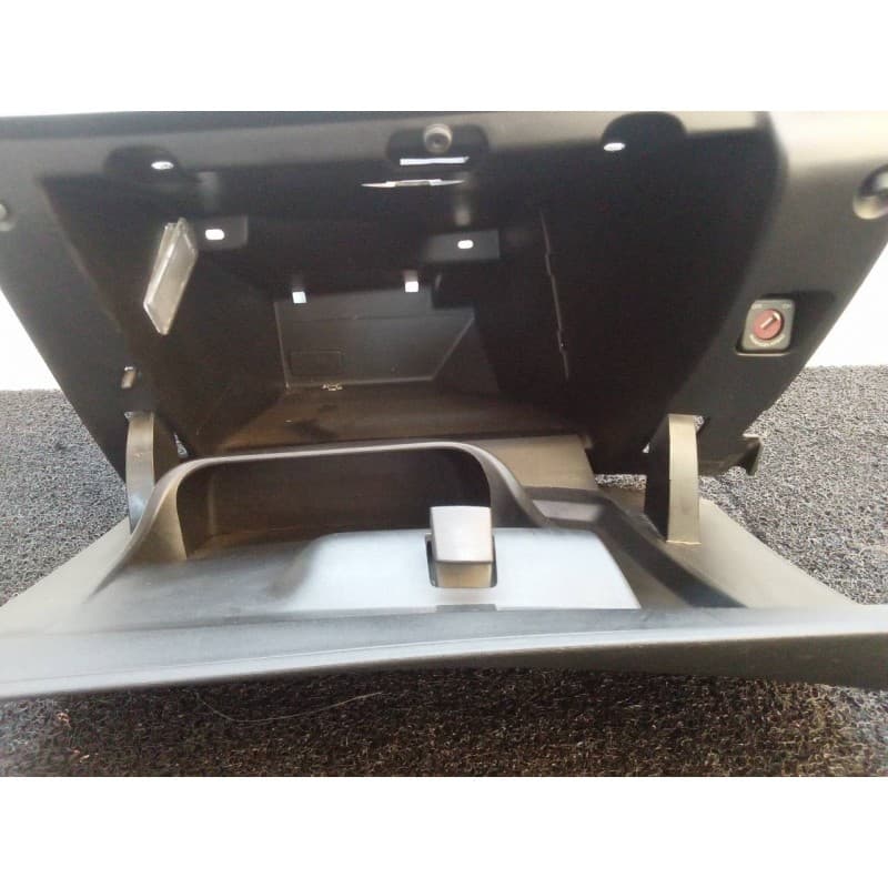 Recambio de guantera para peugeot 208 style referencia OEM IAM 9673811277 2