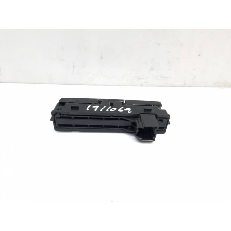 Recambio de warning para opel insignia berlina cosmo referencia OEM IAM - Negro 2