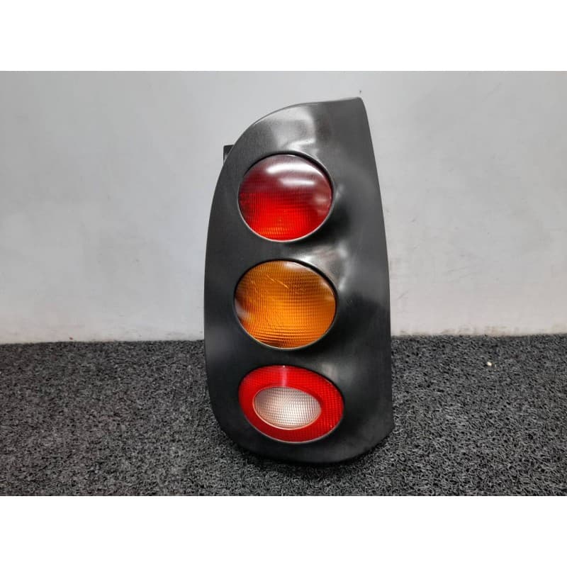 Recambio de piloto trasero derecho para smart coupe pure referencia OEM IAM - Negro