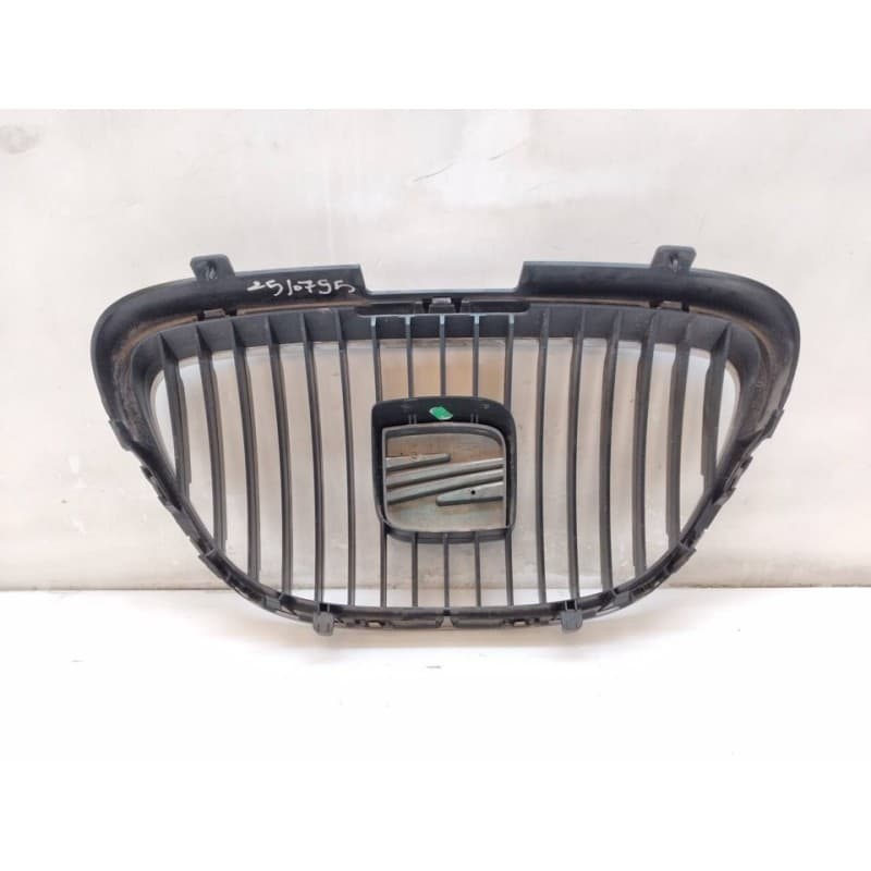 Recambio de rejilla delantera para seat altea (5p1) sport referencia OEM IAM - Gris 2
