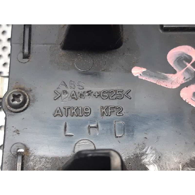 Recambio de cenicero para hyundai i30 classic referencia OEM IAM ATK19KF2 3