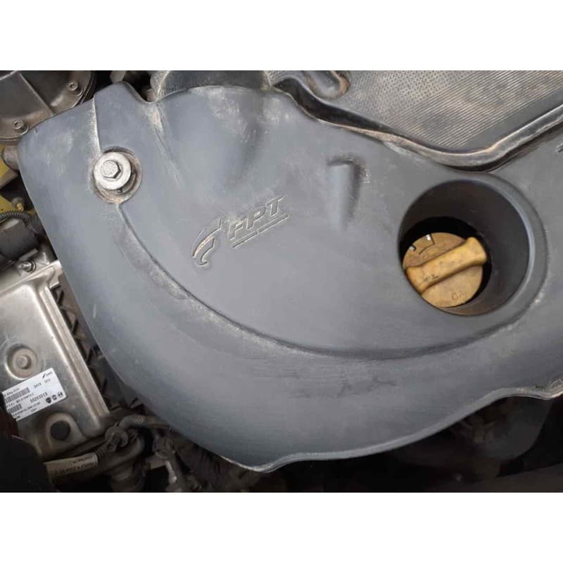Recambio de tapa superior motor para fiat 500 l (330) trekking referencia OEM IAM - Amarillo