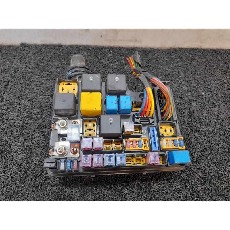 Recambio de caja reles / fusibles para kia frontier referencia OEM IAM 20060301 - Blanco