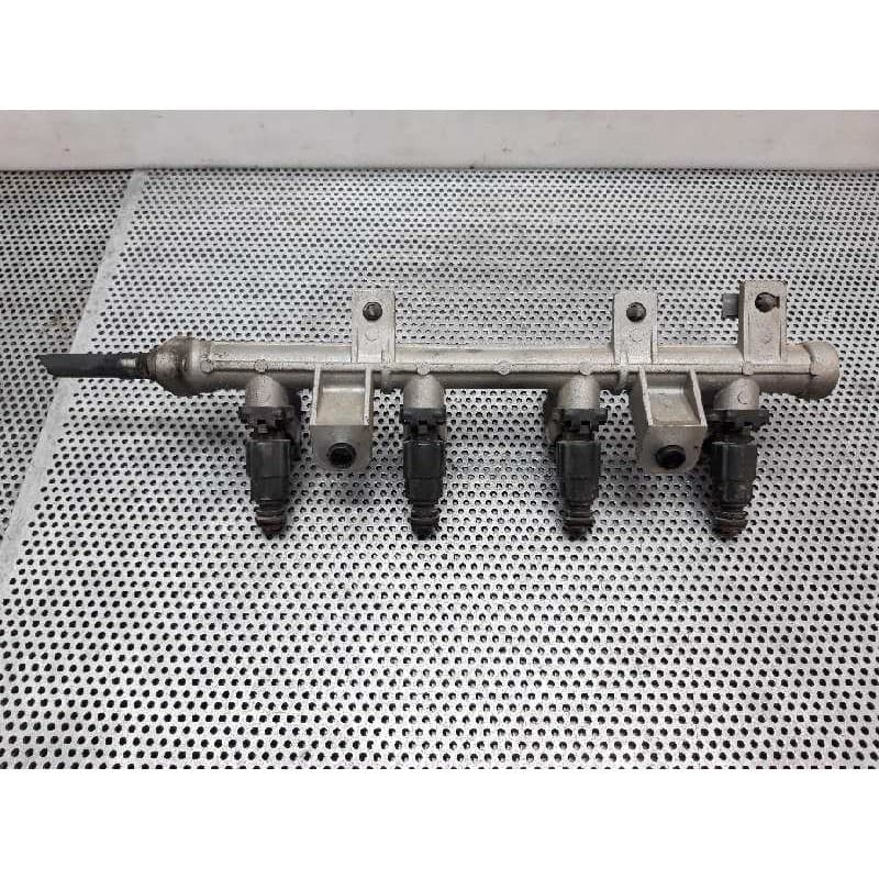 Recambio de rampa inyectora para hyundai getz (tb) 1.1 básico referencia OEM IAM - Negro