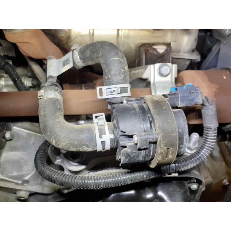 Recambio de bomba agua para dacia dokker essential referencia OEM IAM