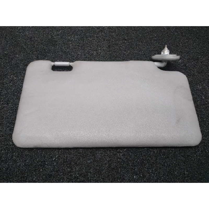 Recambio de parasol derecho para nissan atleon 110 referencia OEM IAM - Blanco
