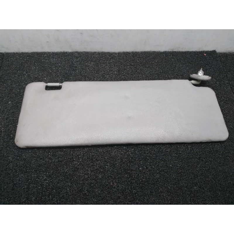 Recambio de parasol derecho para nissan atleon 110 referencia OEM IAM - Blanco