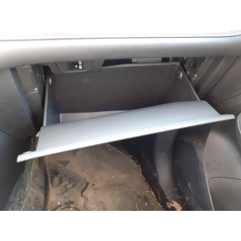 Recambio de guantera para mg zs luxury referencia OEM IAM - Blanco 2
