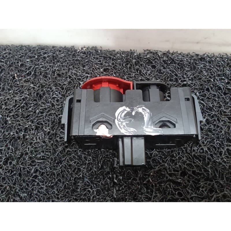 Recambio de warning para renault kangoo expression referencia OEM IAM   VALEO - Blanco 2