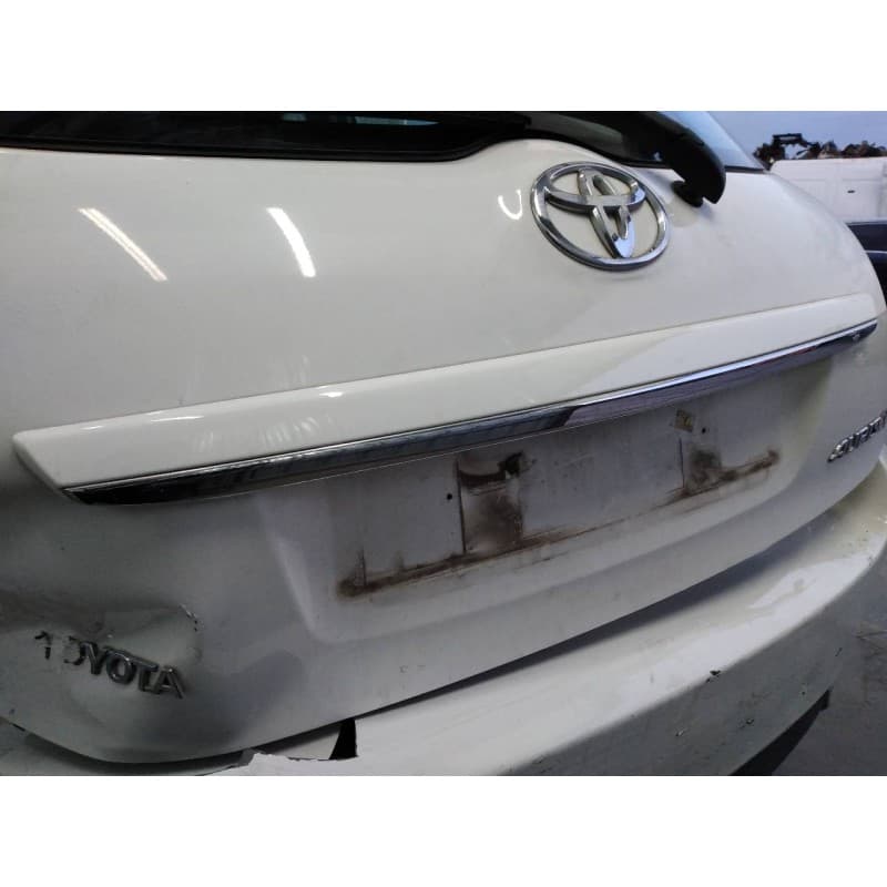 Recambio de molduras traseras para toyota auris active referencia OEM IAM - Blanco