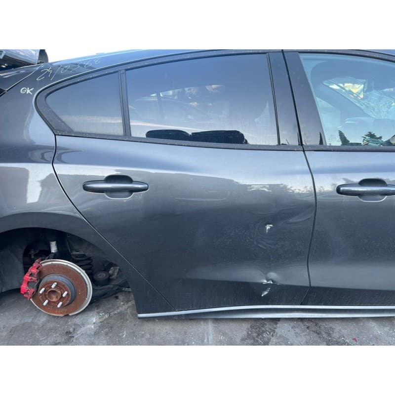 Recambio de puerta trasera derecha para ford focus st-line referencia OEM IAM
