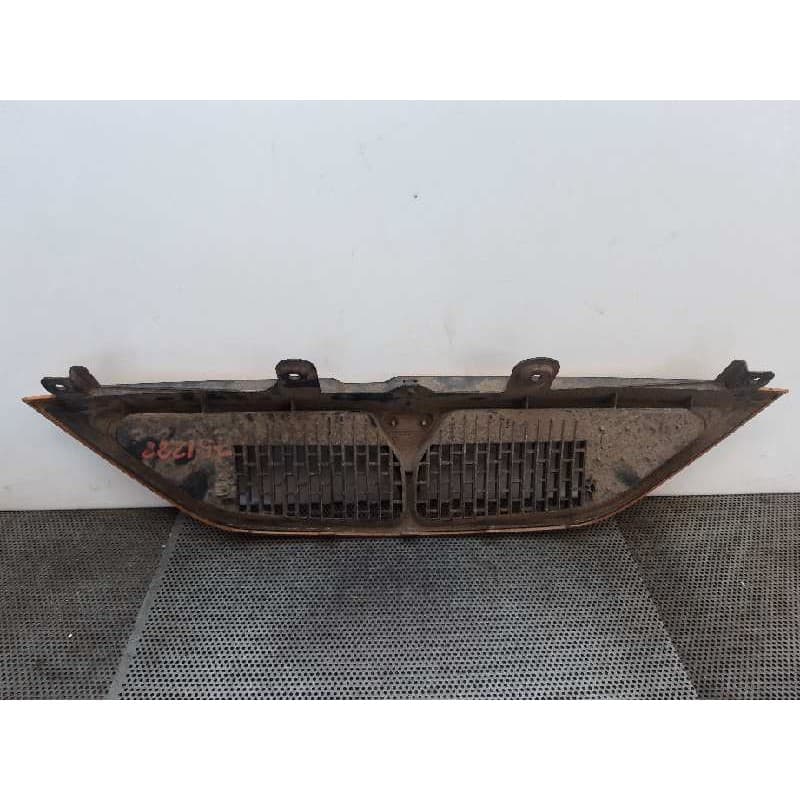 Recambio de rejilla delantera para lancia lancia y 1.1 cat referencia OEM IAM 2