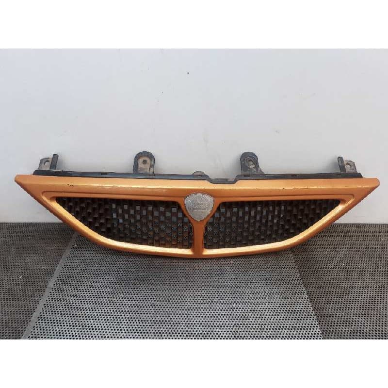 Recambio de rejilla delantera para lancia lancia y 1.1 cat referencia OEM IAM 4