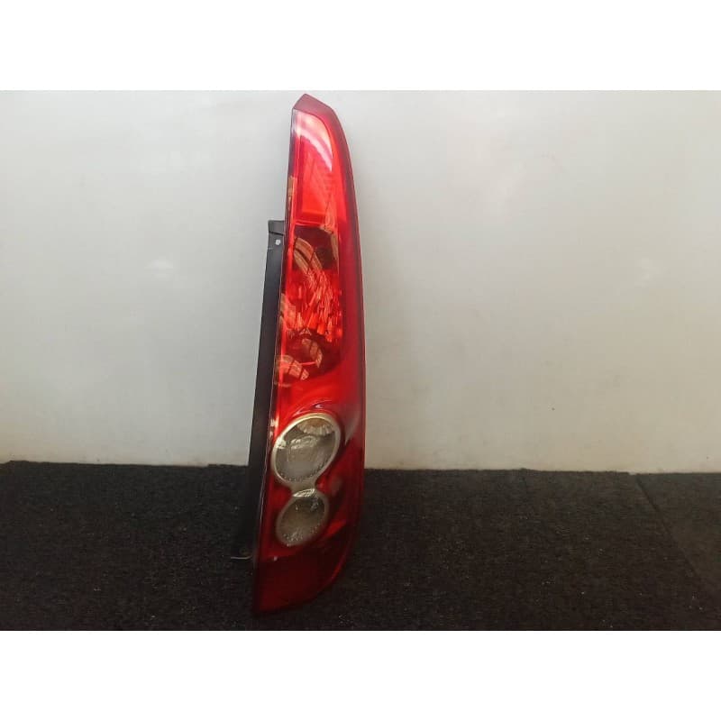 Recambio de piloto trasero derecho para ford fiesta (cbk) ghia referencia OEM IAM
