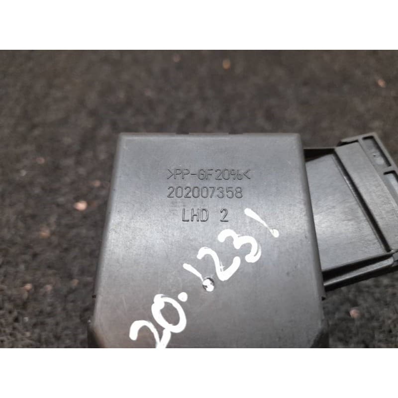 Recambio de mando limpia para hyundai i20 classic referencia OEM IAM 202007358 - Negro 3