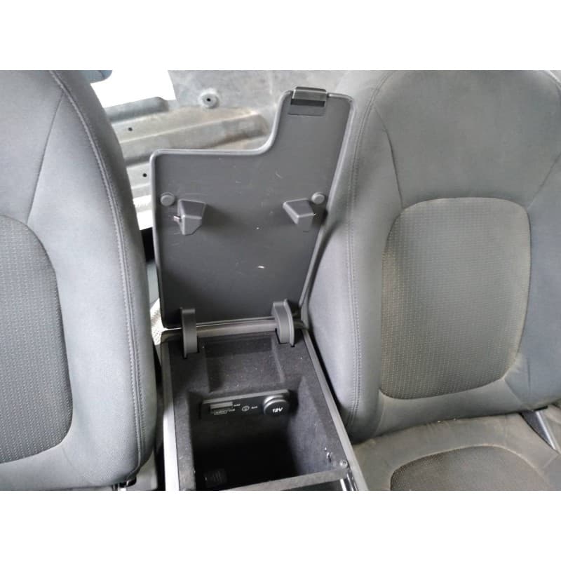 Recambio de apoyabrazos central para jaguar xe prestige referencia OEM IAM - Azul 3