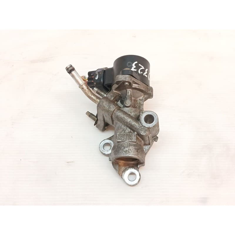 Recambio de valvula egr para toyota yaris ts referencia OEM IAM 25620 47020 - Negro