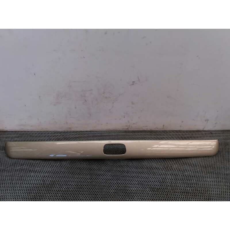 Recambio de molduras traseras para volvo s40 berlina td referencia OEM IAM