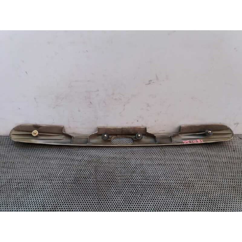 Recambio de molduras traseras para volvo s40 berlina td referencia OEM IAM 2