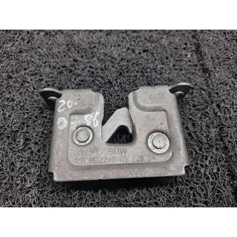 Recambio de cerradura capo para bmw serie 3 berlina (e90) 320d referencia OEM IAM - Gris 2
