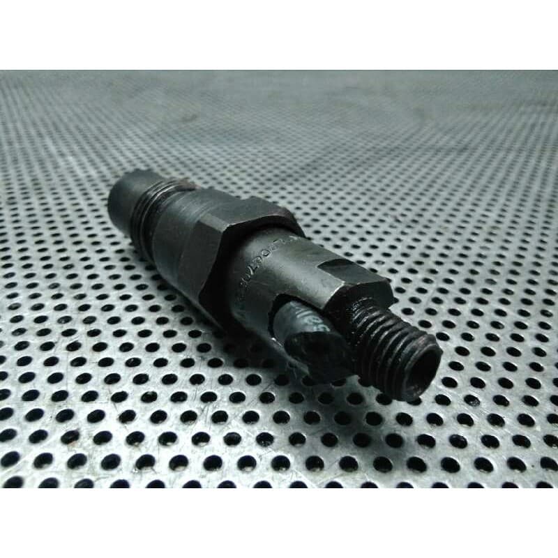 Recambio de inyector para nissan trade 2.8d referencia OEM IAM LCC6702501 - Blanco