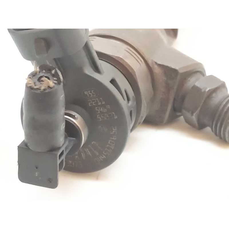 Recambio de inyector para dacia sandero stepway referencia OEM IAM 0445110652 2