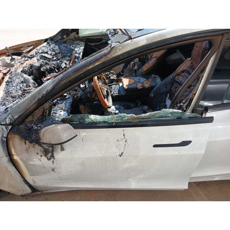 Recambio de puerta delantera izquierda para tesla model 3 ev referencia OEM IAM - Calcinado 2