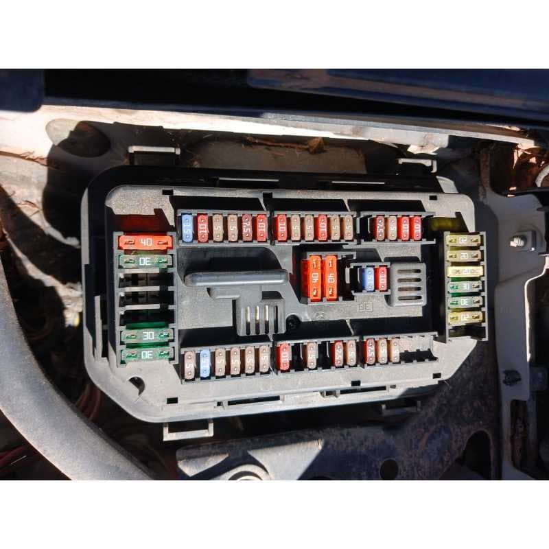 Recambio de caja reles / fusibles para bmw 1 (f20) 114 d referencia OEM IAM - Plata