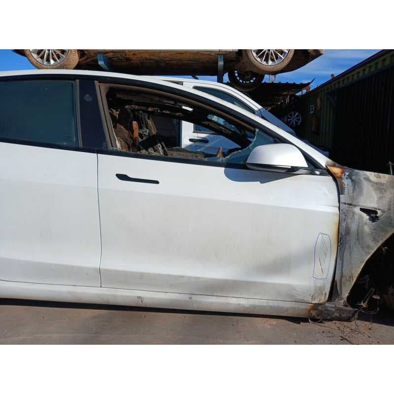 Recambio de puerta delantera derecha para tesla model 3 ev referencia OEM IAM - Calcinado