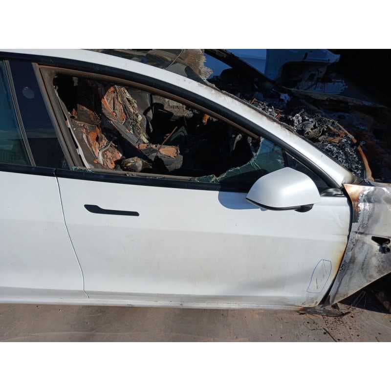 Recambio de puerta delantera derecha para tesla model 3 ev referencia OEM IAM - Calcinado 2