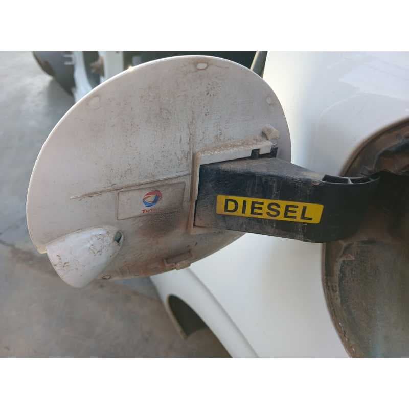 Recambio de tapa exterior combustible para peugeot 208 style referencia OEM IAM - Blanco 2