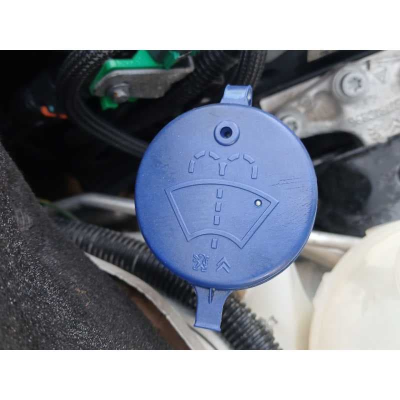 Recambio de deposito limpia para peugeot 208 style referencia OEM IAM - Blanco