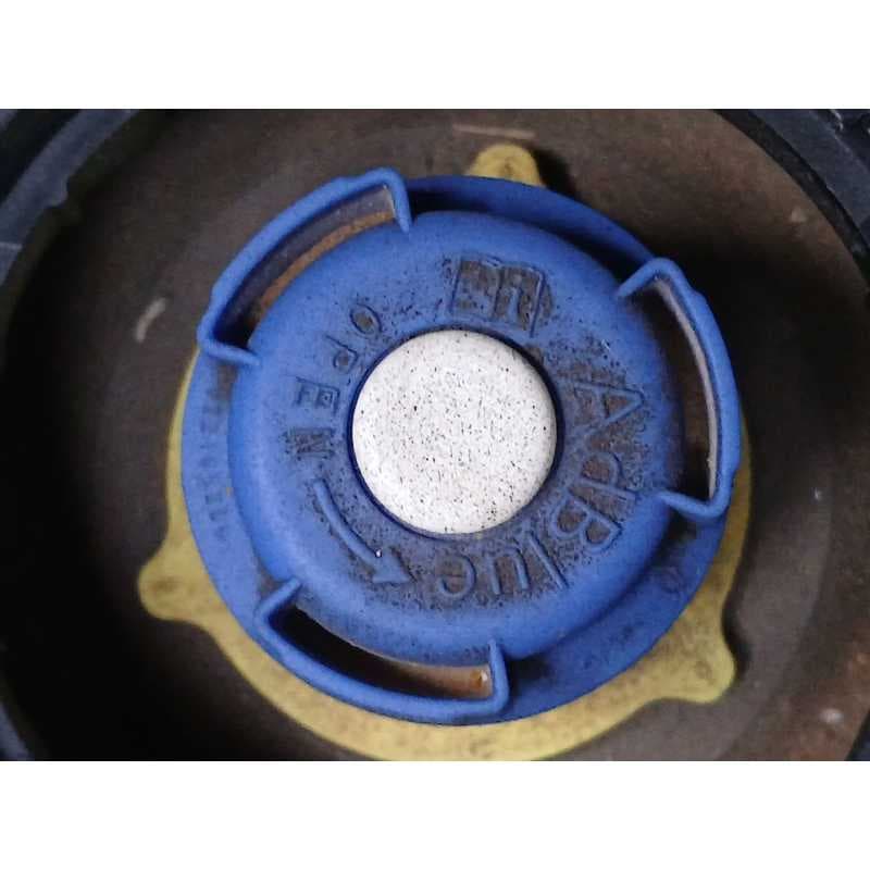 Recambio de deposito adblue para peugeot 208 style referencia OEM IAM - Blanco 2