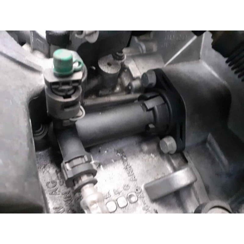 Recambio de bombin embrague para seat arona xcellence edition referencia OEM IAM - Blanco 2