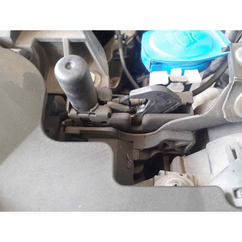 Recambio de cerradura capo para seat arona xcellence edition referencia OEM IAM - Blanco
