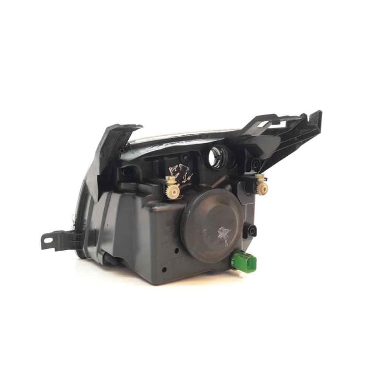 Recambio de faro derecho para ford fusion (cbk) steel referencia OEM IAM 2